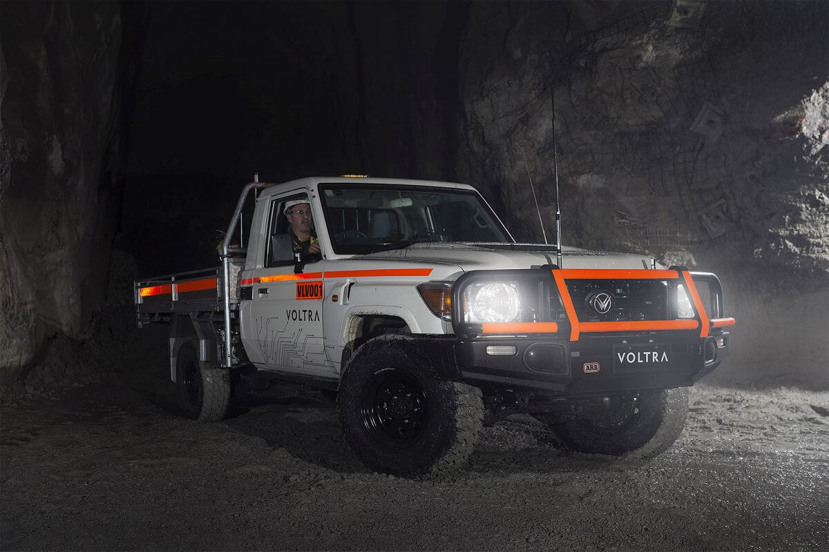 Elektryczny Land Cruiser pracuje w kopalni miedzi Elektryczny Land Cruiser pracuje w kopalni miedzi
