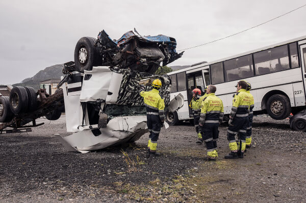 Służby ratownicze z Norwegii trenowały z prototypami kabin Scania Służby ratownicze z Norwegii trenowały z prototypami kabin Scania