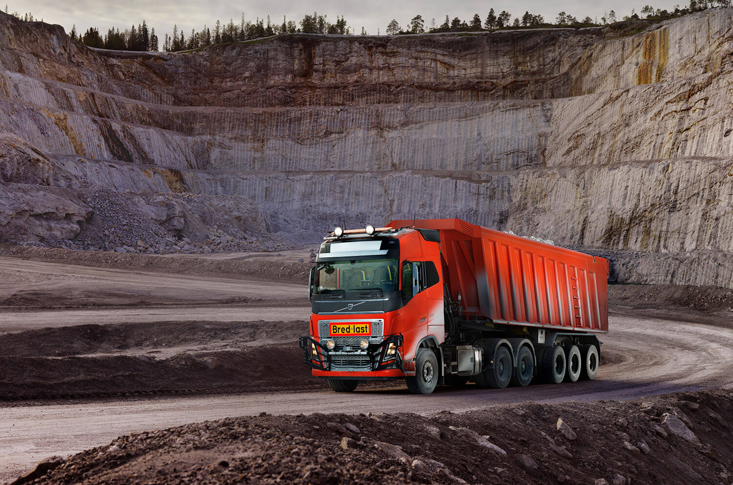 Volvo Trucks dostarcza autonomiczne rozwiązanie transportowe firmie Brønnøy Kalk AS. Volvo Trucks dostarcza autonomiczne rozwiązanie transportowe firmie Brønnøy Kalk AS.