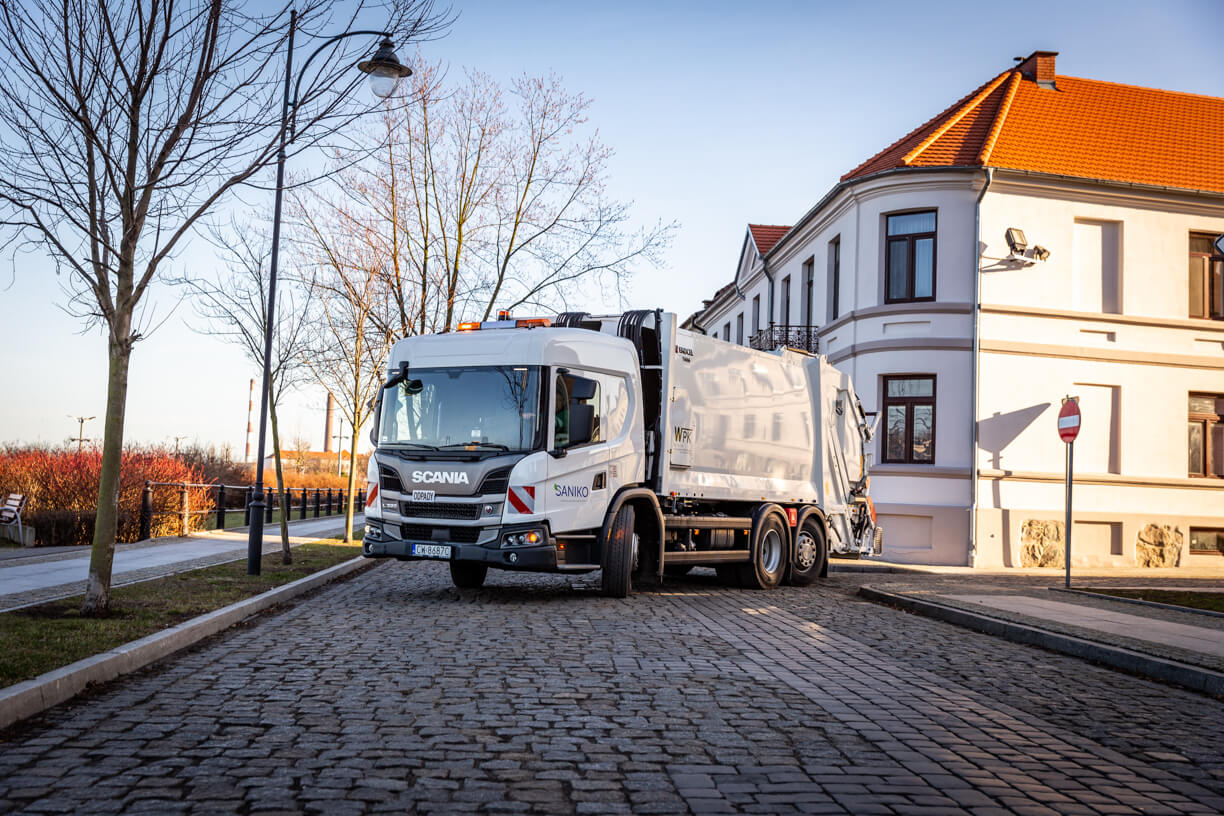 Pierwsza w Polsce Scania L jeździ w Saniko Pierwsza w Polsce Scania L jeździ w Saniko