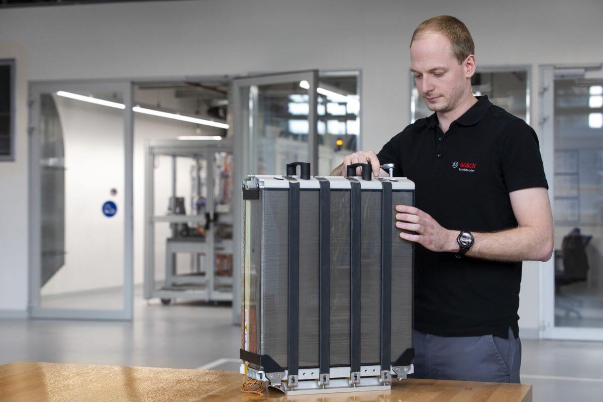 Bosch rozpoczyna seryjną produkcję ogniw paliwowych Bosch rozpoczyna seryjną produkcję ogniw paliwowych