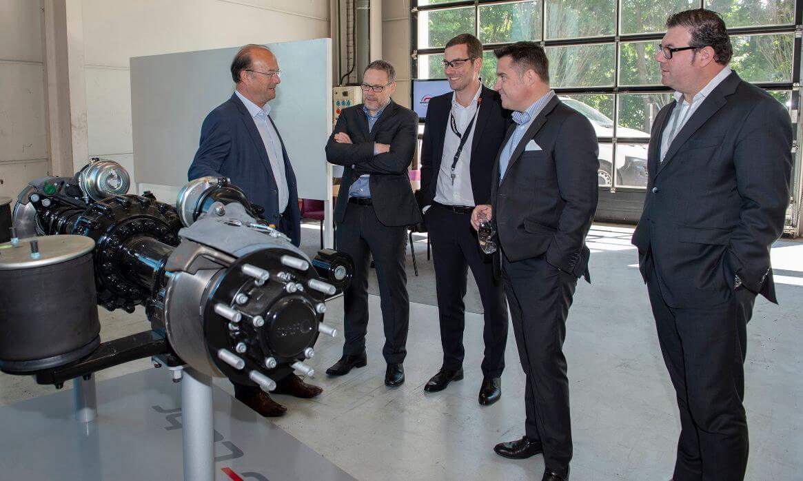 Naczepy Lohr z elektryczną osią SAF