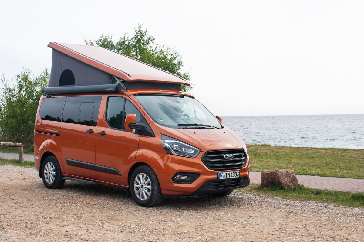 Kamper Ford Transit Custom Nugget zapewnia łączność w podróży Kamper Ford Transit Custom Nugget zapewnia łączność w podróży