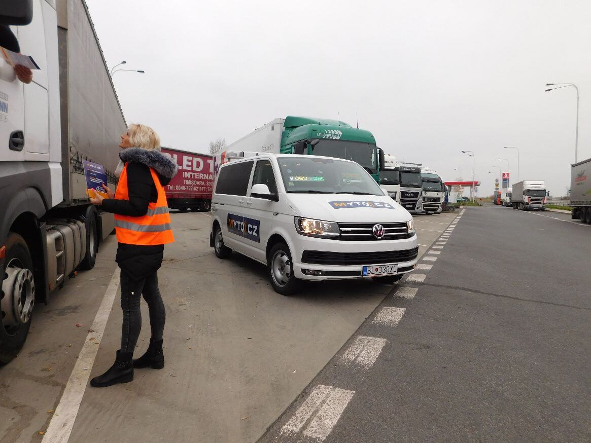 11 kilometrowy korek na granicy polsko-czeskiej 11 kilometrowy korek na granicy polsko-czeskiej