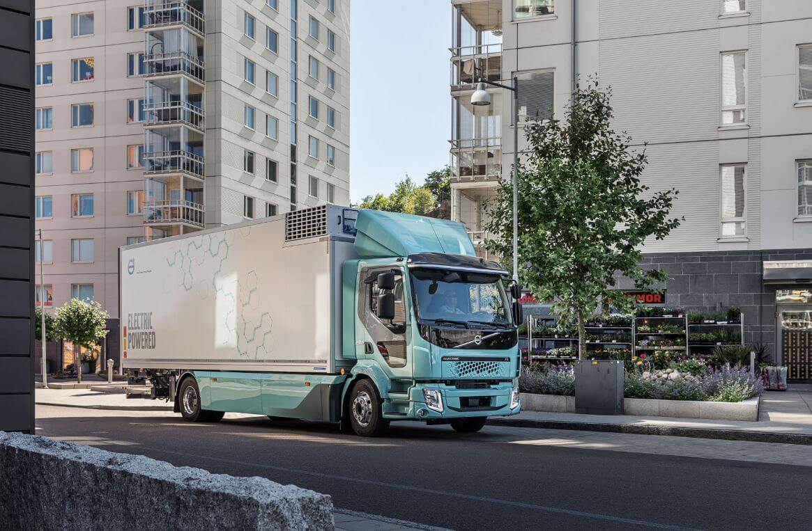 Volvo rozpoczyna sprzedaż elektrycznych samochodów ciężarowych do transportu miejskiego
