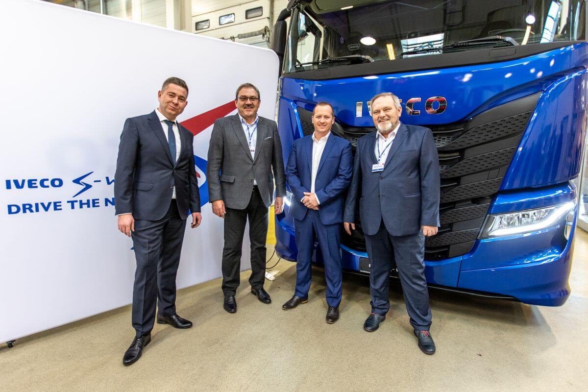 Iveco Poland oraz Agromex podpisali umowę Iveco Poland oraz Agromex podpisali umowę