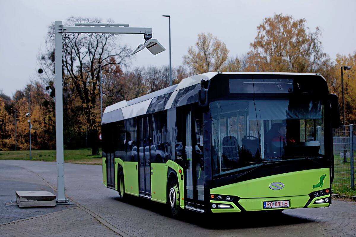 Zaawansowany systemem wsparcia kierowcy tworzony przy współpracy z Politechniką Poznańską Zaawansowany systemem wsparcia kierowcy tworzony przy współpracy z Politechniką Poznańską