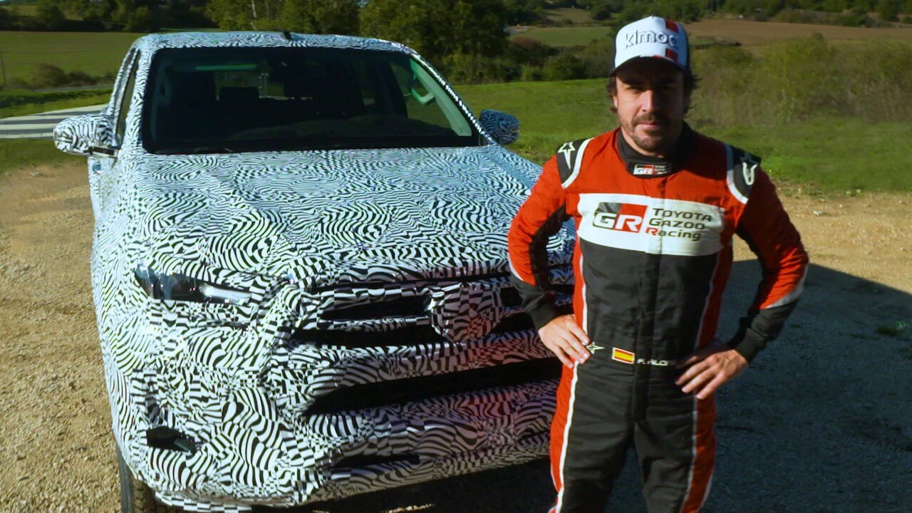 Fernando Alonso testuje nową Toyotę Hilux 2020