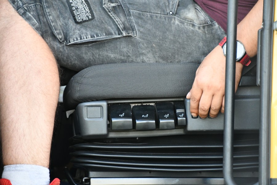 Prawidłowa pozycja za kierownicą – podstawa zdrowia