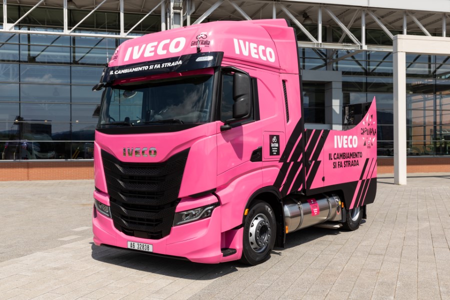 Iveco zaopatruje Giro d’Italia 2022 Iveco zaopatruje Giro d’Italia 2022