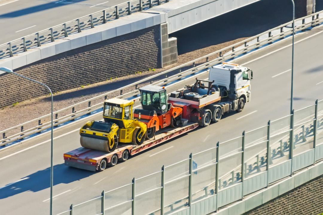 Transport niskopodwoziowy – gdzie znajduje zastosowanie?