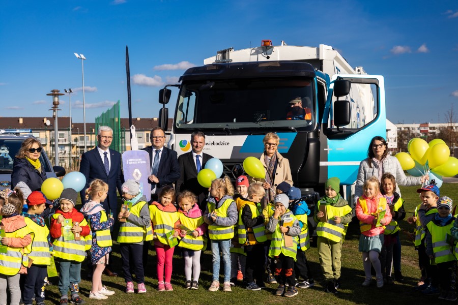 Pierwsza elektryczna śmieciarka w Świebodzicach