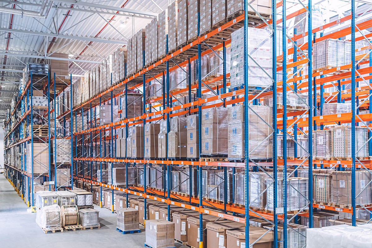 Regał paletowy – najpopularniejszy system do składowania