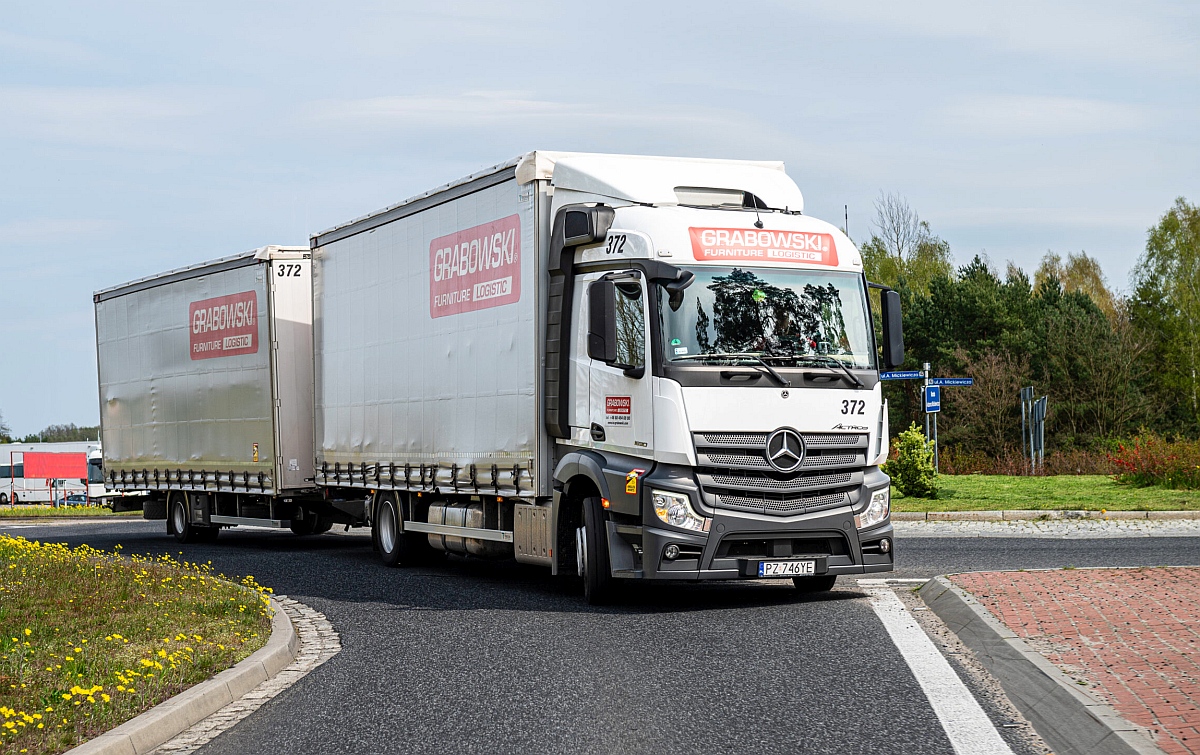 Transport mebli na przyczepach… zabudowanych korzyściami