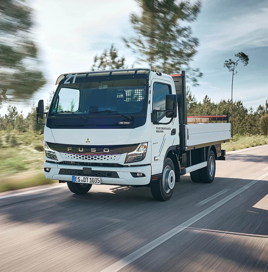 Daimler Truck modernizuje swoje lekkie ciężarówki FUSO Canter i eCanter
