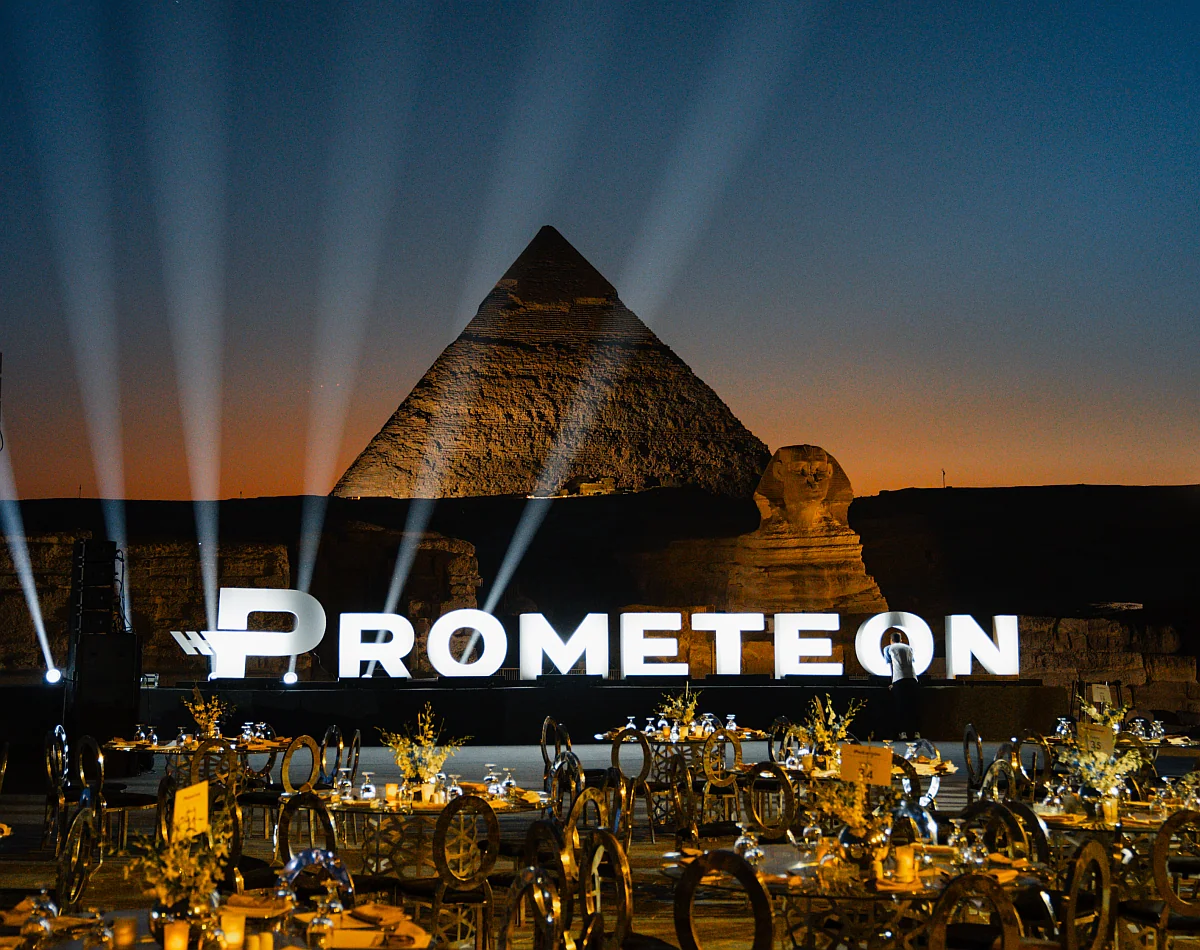 Pierwsza opona marki Prometeon – historyczna premiera na tle piramid w Gizie w Egipcie