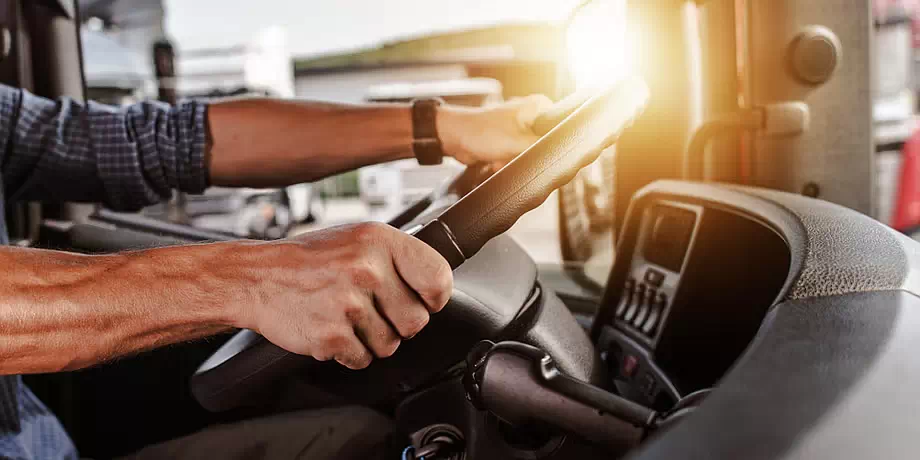 Wciąż brakuje ponad 200 tys. kierowców