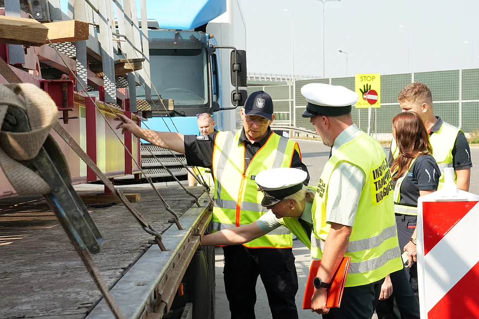 Trójstronna wymiana doświadczeń inspektorów transportu drogowego w Warszawie