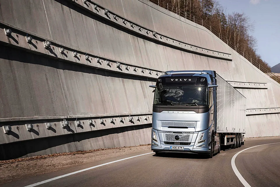 Volvo Trucks wprowadza przełomową technologię stop/start