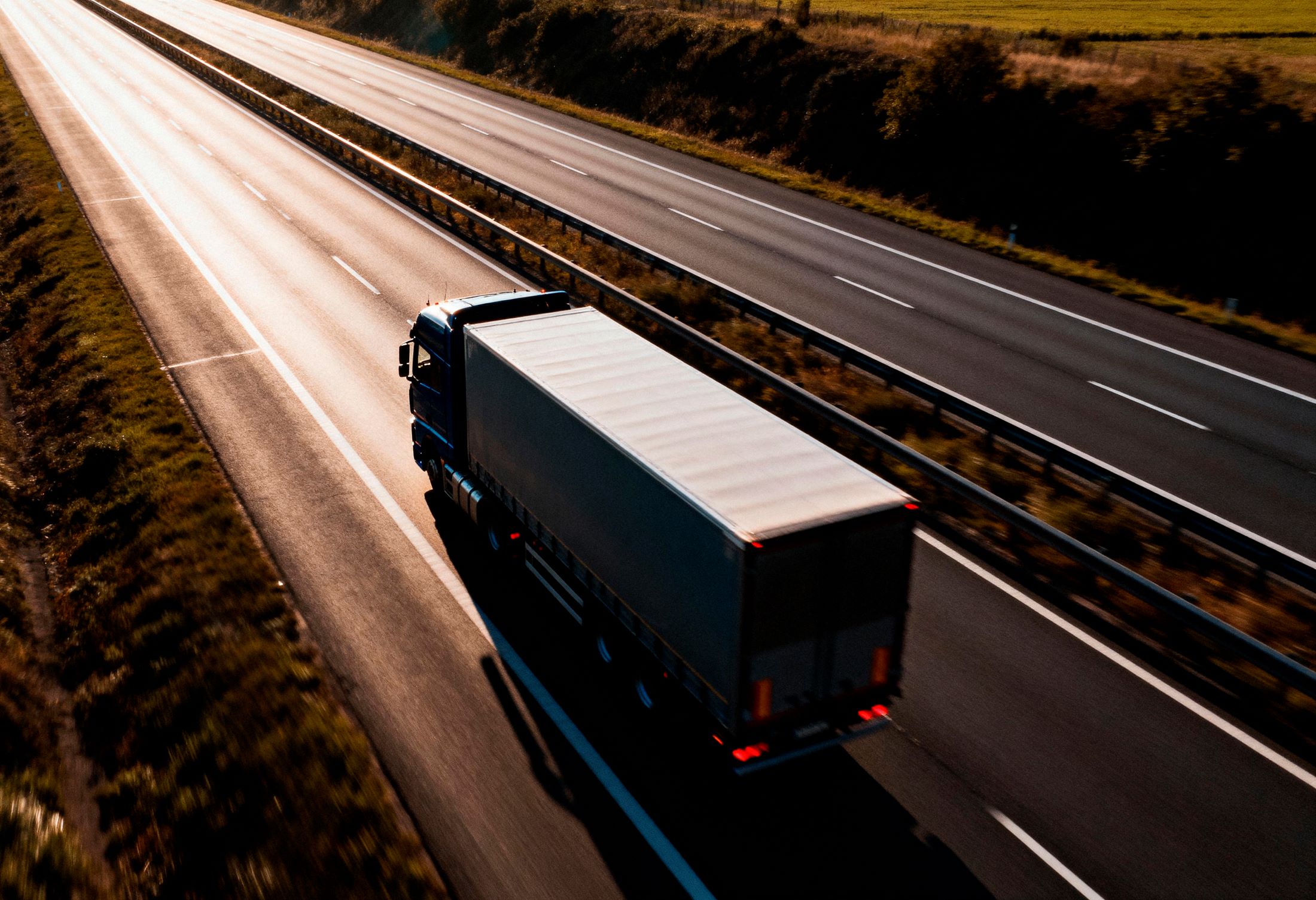 Diesel podbija koszty. Czy w kwietniu frachty pójdą w górę?