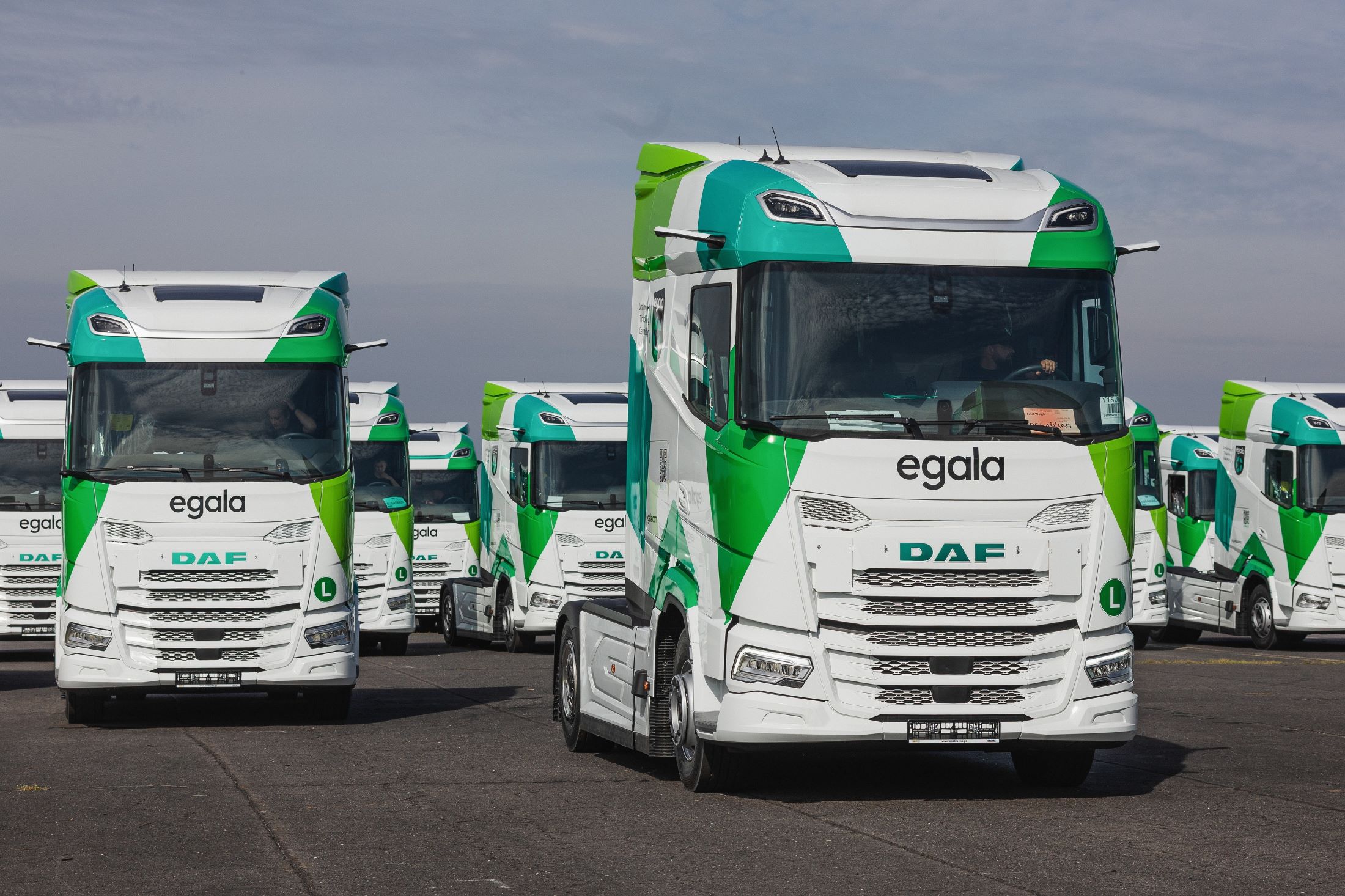 DAF podjął wyzwanie. 50 ciągników dla firmy Egala w weekend DAF podjął wyzwanie. 50 ciągników dla firmy Egala w weekend